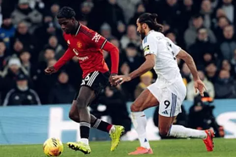 السابع في الموسم.. مانشستر يونايتد يتعادل مع ليدز في الدوري الإنجليزي